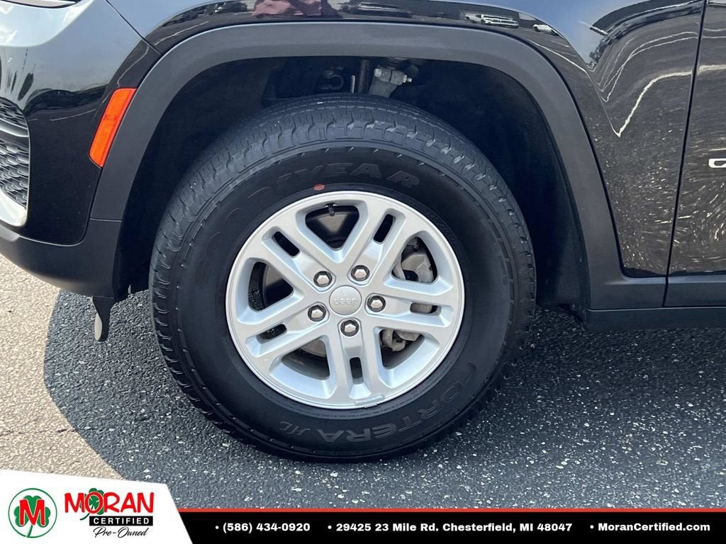 2023 Jeep Grand Cherokee Laredo 4x4
