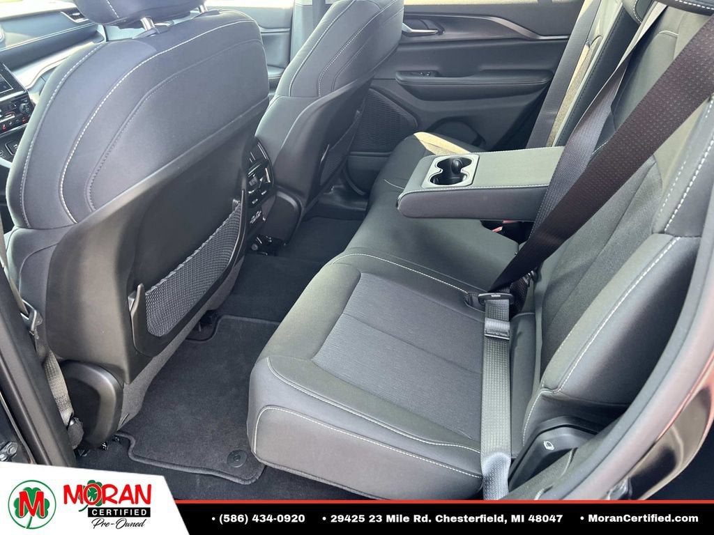 2023 Jeep Grand Cherokee Laredo 4x4