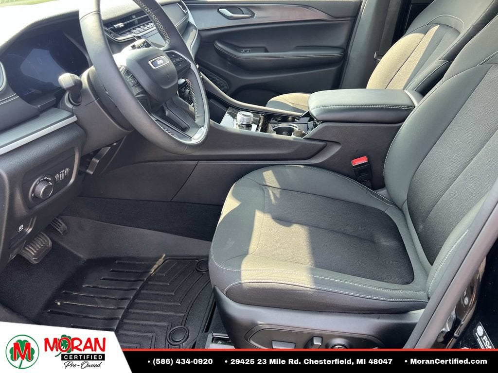 2023 Jeep Grand Cherokee Laredo 4x4