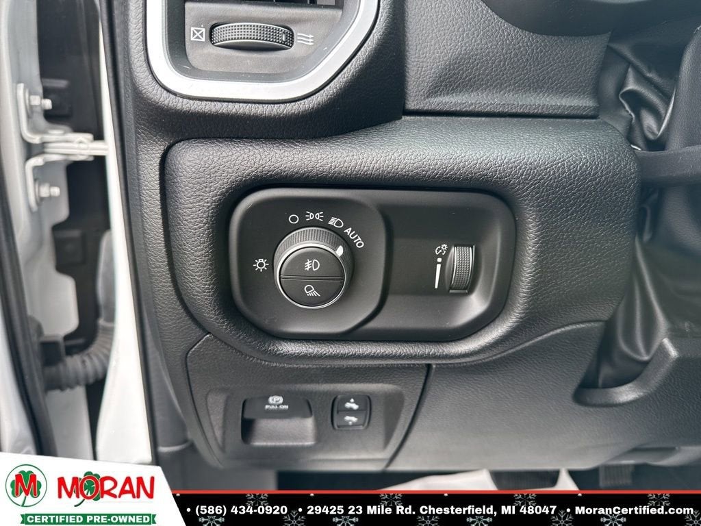 2022 RAM 1500 Big Horn Crew Cab 4x4 5'7" Box