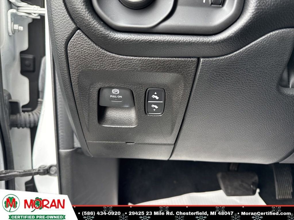 2022 RAM 1500 Big Horn Crew Cab 4x4 5'7" Box