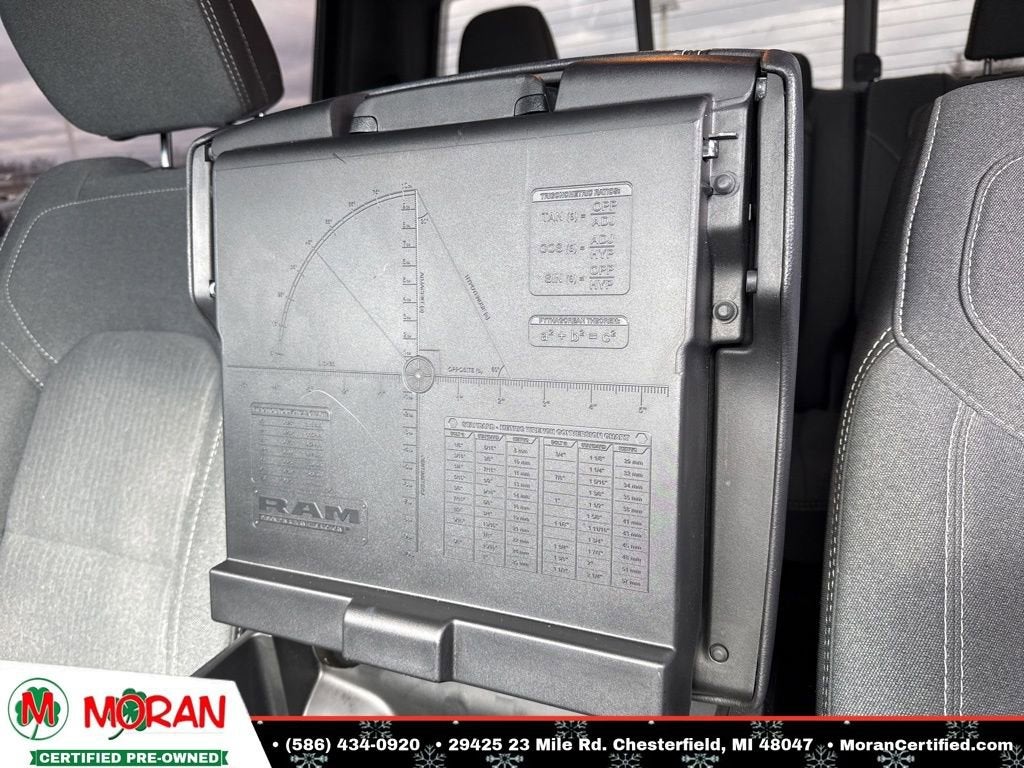 2022 RAM 1500 Big Horn Crew Cab 4x4 5'7" Box