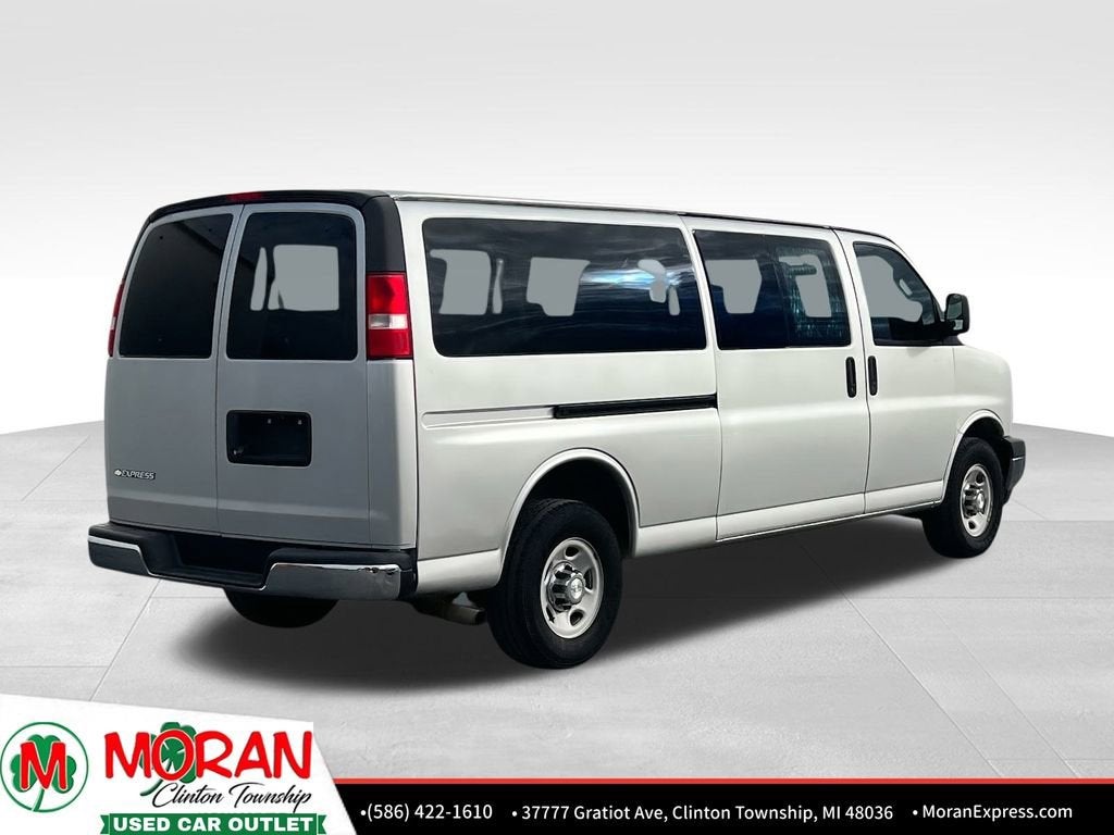 2017 Chevrolet Express Passenger 3500 LT