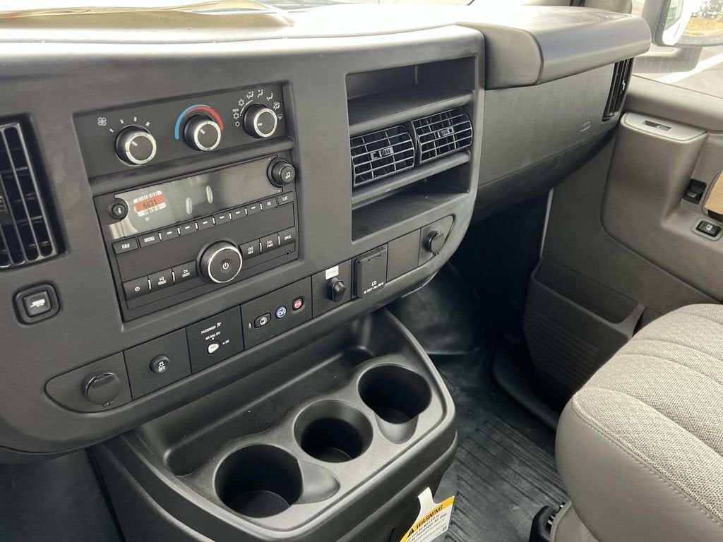 2025 Chevrolet Express Cutaway 3500 1WT