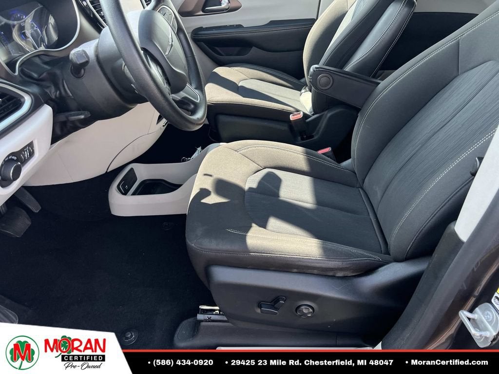 2020 Chrysler Voyager LX