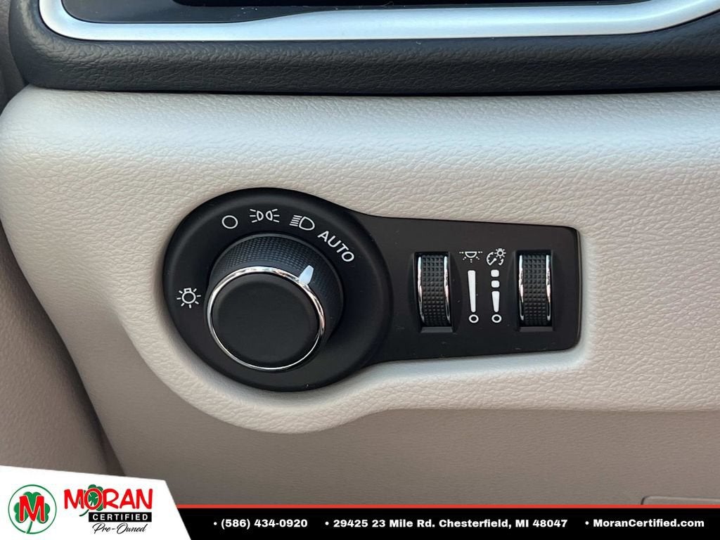 2020 Chrysler Voyager LX