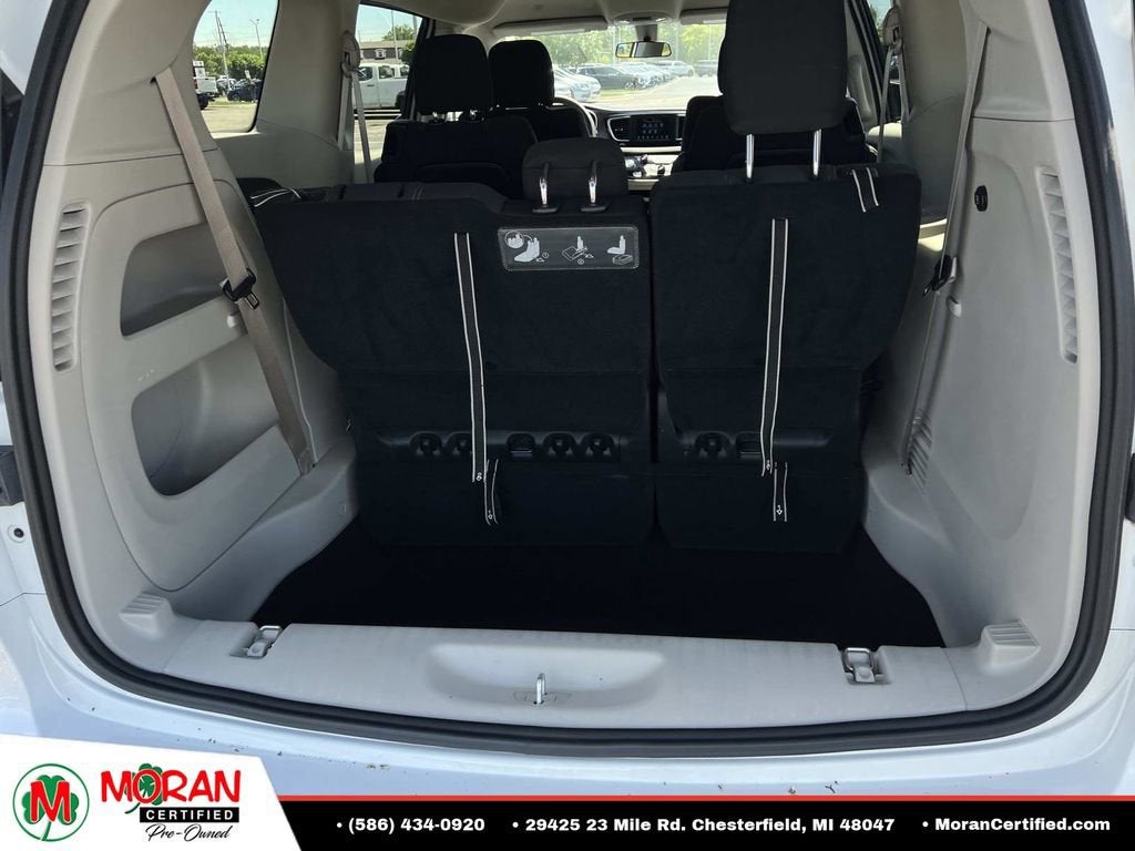 2021 Chrysler Voyager LX