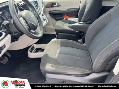 2022 Chrysler Voyager LX