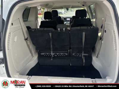 2022 Chrysler Voyager LX