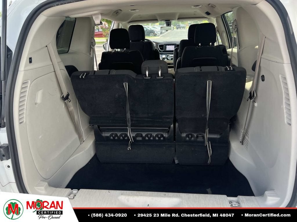 2022 Chrysler Voyager LX