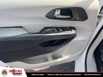 2022 Chrysler Voyager LX