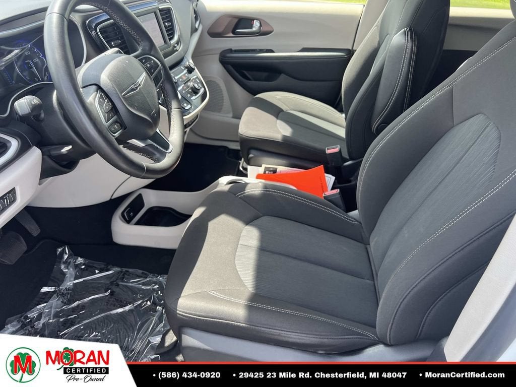 2022 Chrysler Voyager LX