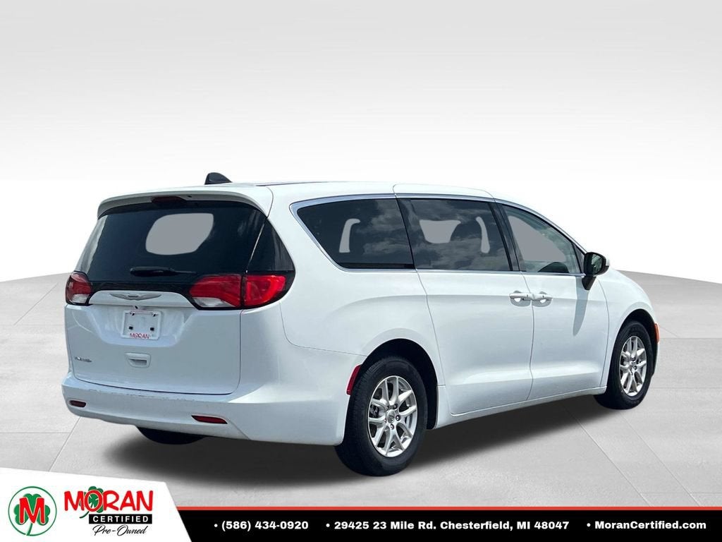 2022 Chrysler Voyager LX
