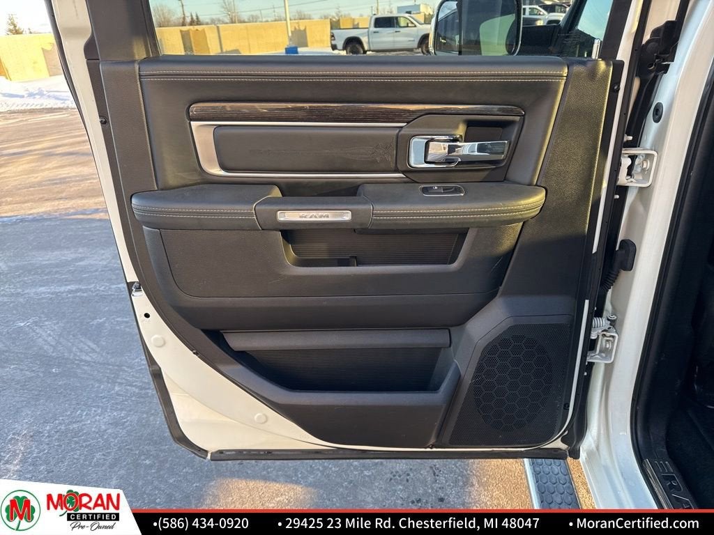 2017 RAM 3500 Limited Crew Cab 4x4 8' Box