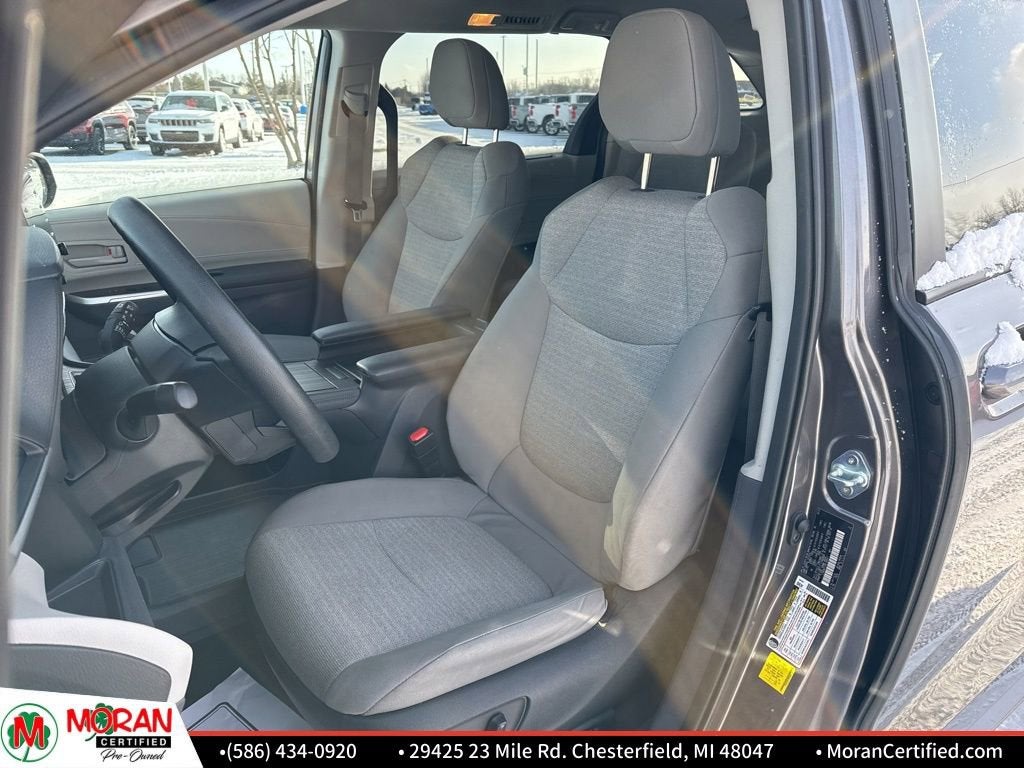 2024 Toyota Sienna LE