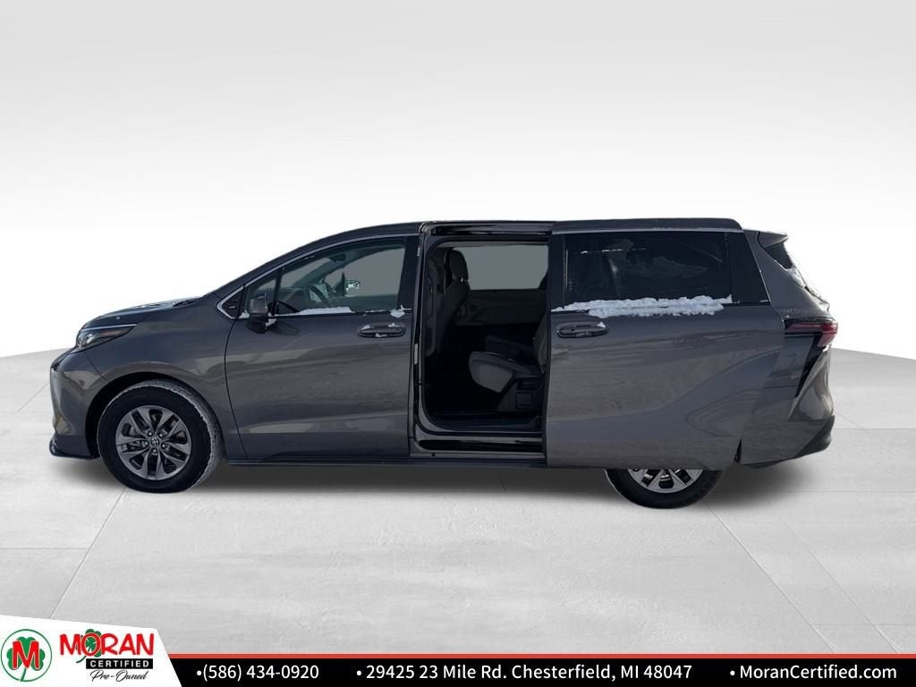 2024 Toyota Sienna LE