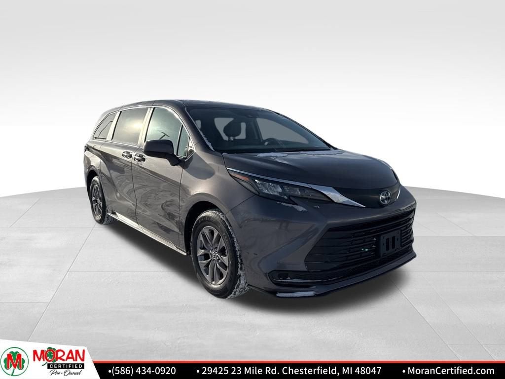 2024 Toyota Sienna LE