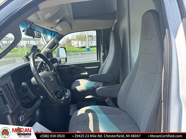 2023 GMC Savana Cutaway 4500 Van