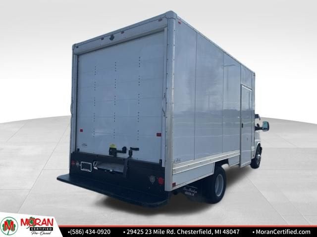 2023 GMC Savana Cutaway 4500 Van
