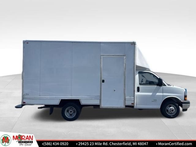 2023 GMC Savana Cutaway 4500 Van
