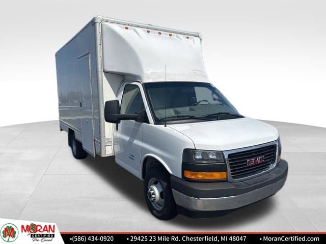 2023 GMC Savana Cutaway 4500 Van