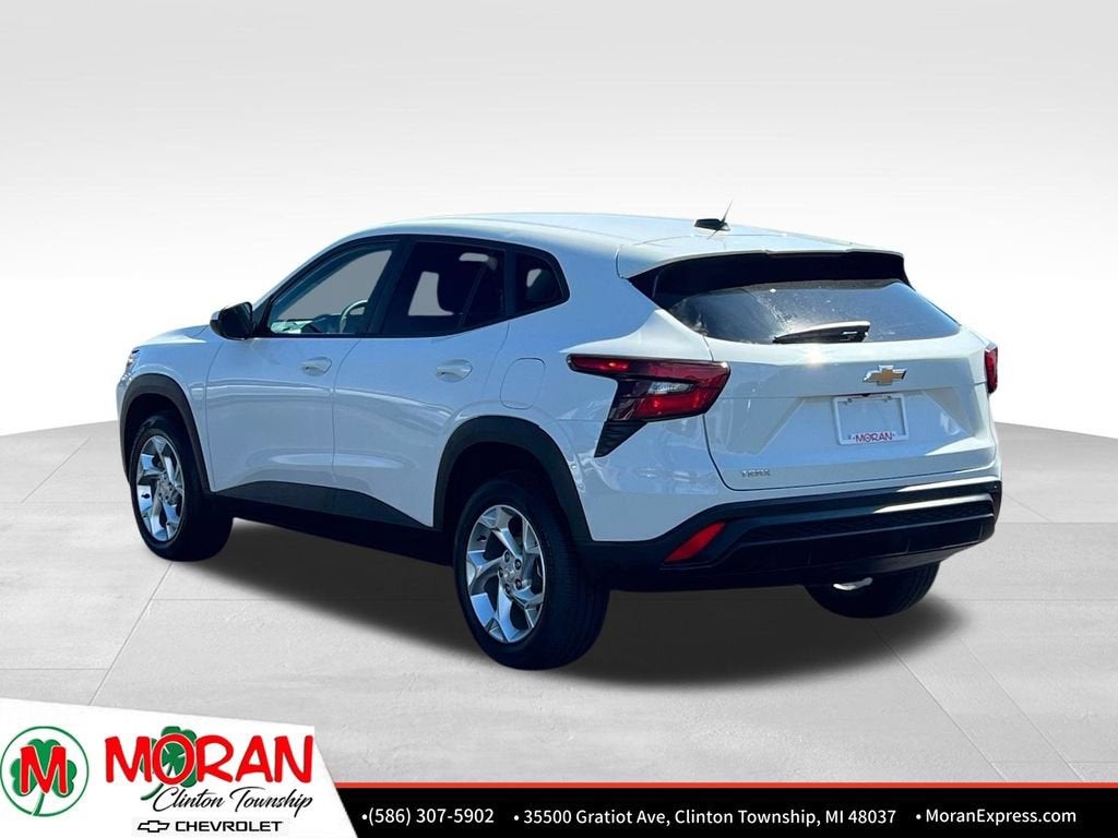 2024 Chevrolet Trax LS - Photo 4