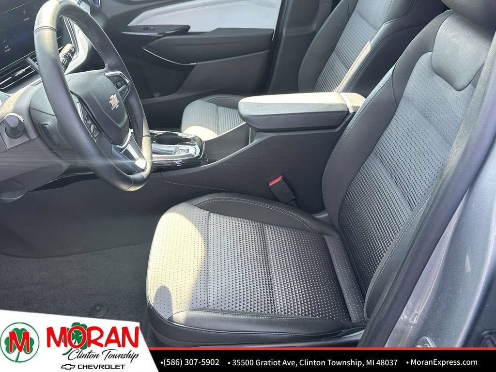 2025 Chevrolet Trax LT - Photo 17