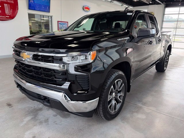 2022 Chevrolet Silverado 1500 4WD Double Cab Standard Bed LT with 2FT