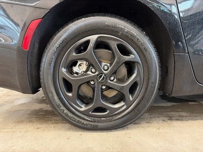 2024 Chrysler Pacifica Hybrid Premium S Appearance Pkg