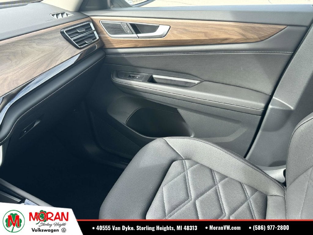 2026 Volkswagen Atlas SE w/Technology