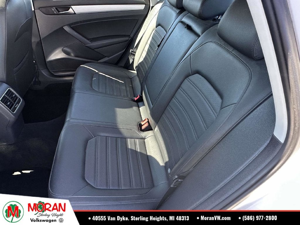 2013 Volkswagen Passat V6 SE w/Sunroof