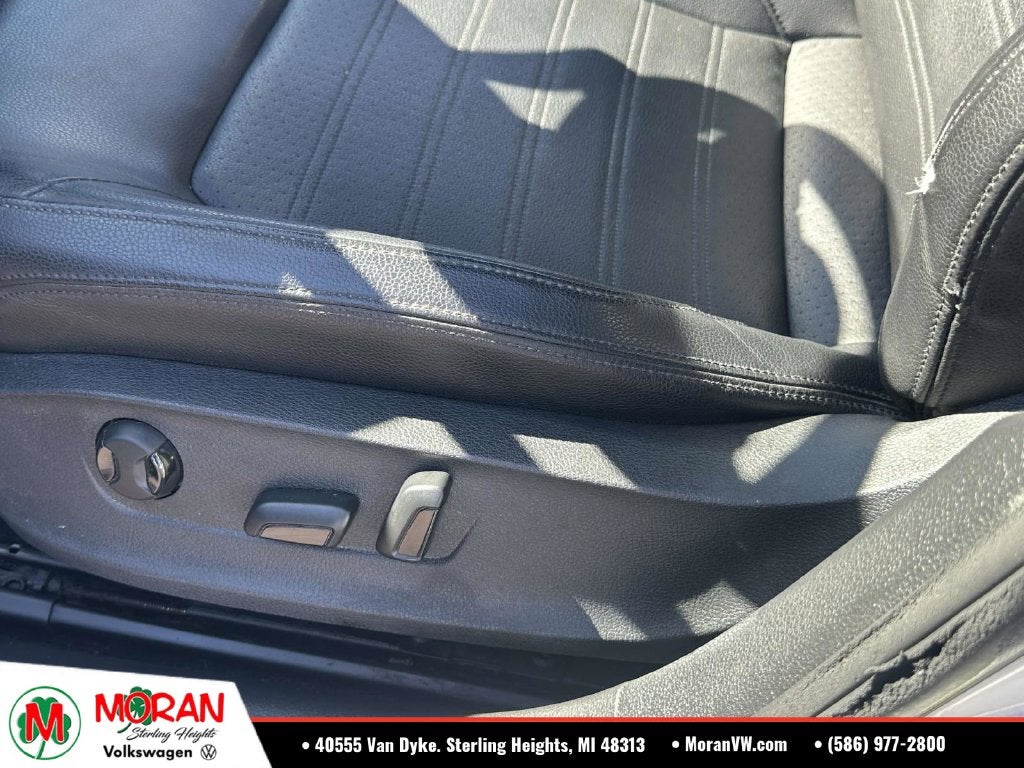2013 Volkswagen Passat V6 SE w/Sunroof