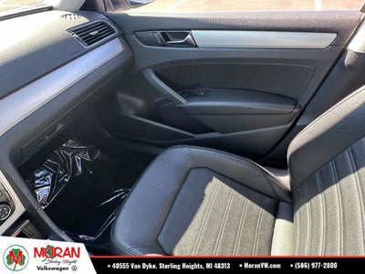 2013 Volkswagen Passat V6 SE w/Sunroof